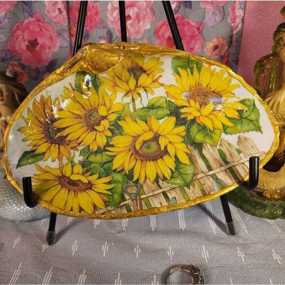 DECOUPAGE CLAM SHELL SUNFLOWER TRINKET DISH - Picture 1 of 8